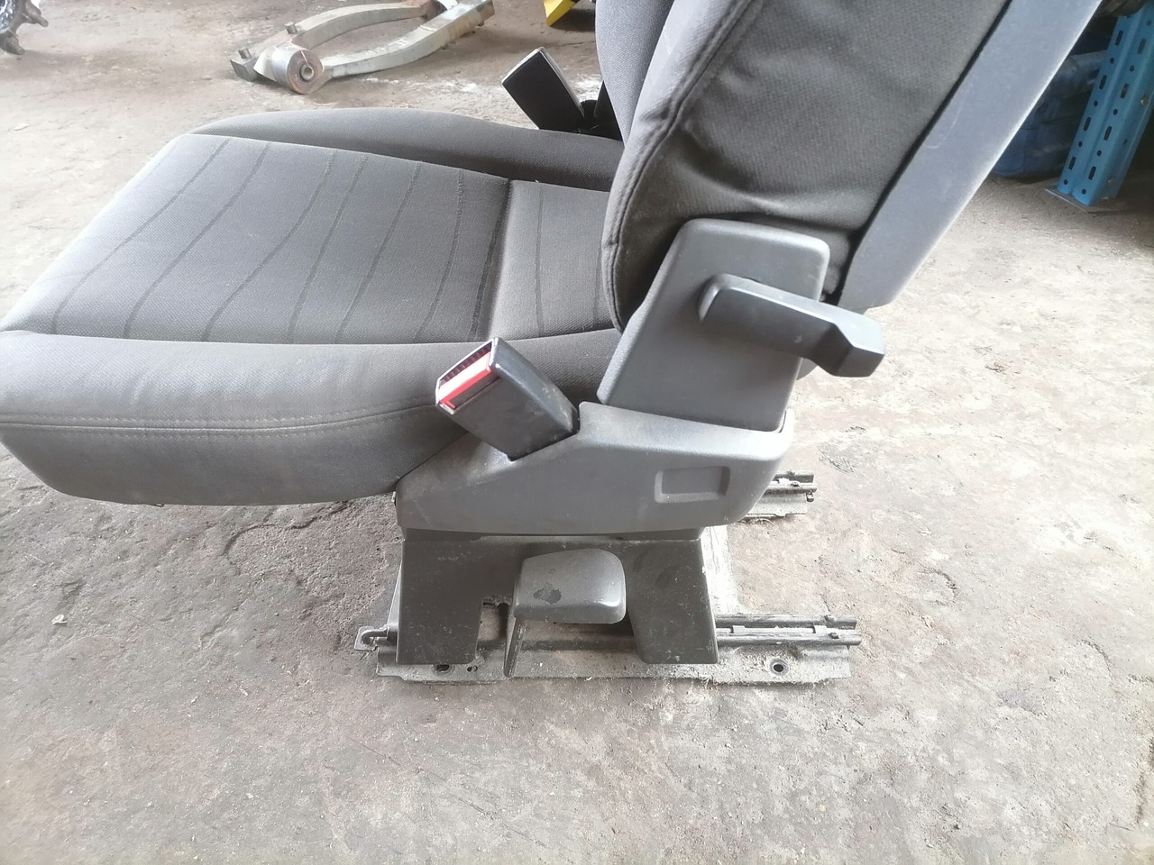 Scania Passenger seat 2401822 - Siège pour Camion: photos 4 Scania Passenger seat 2401822 - Siège pour Camion: photos 4