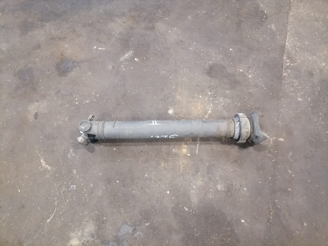 Scania Propeller shaft 1758940 - Arbre à cardan pour Camion: photos 1 Scania Propeller shaft 1758940 - Arbre à cardan pour Camion: photos 1