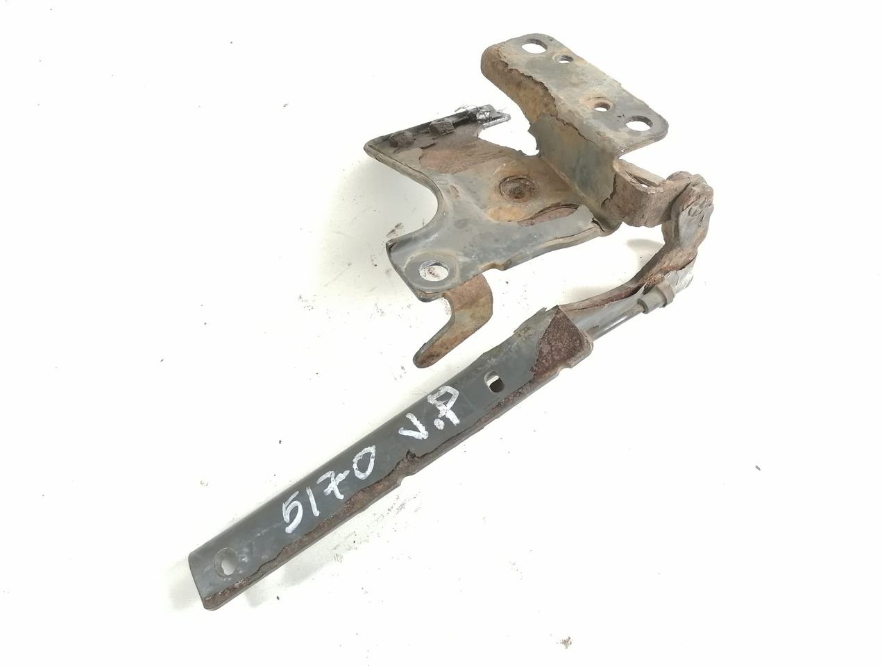 Scania lower grille carrier hinge 1727263 - Calandre pour Camion: photos 1 Scania lower grille carrier hinge 1727263 - Calandre pour Camion: photos 1