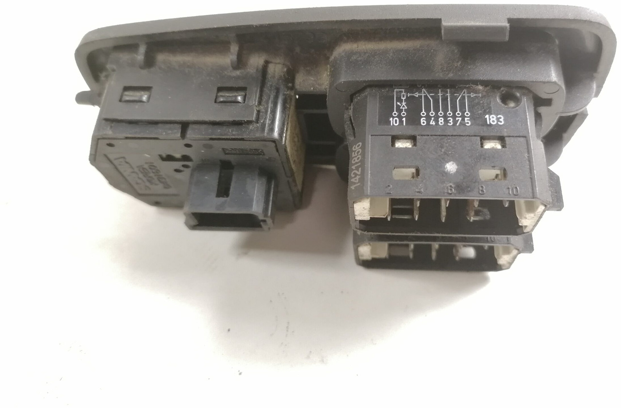 Scania switch 1863514 - Cabine pour Camion: photos 5 Scania switch 1863514 - Cabine pour Camion: photos 5