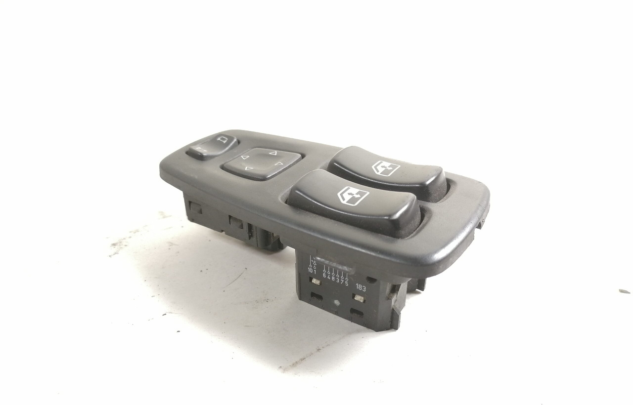 Scania switch 1863514 - Cabine pour Camion: photos 1 Scania switch 1863514 - Cabine pour Camion: photos 1