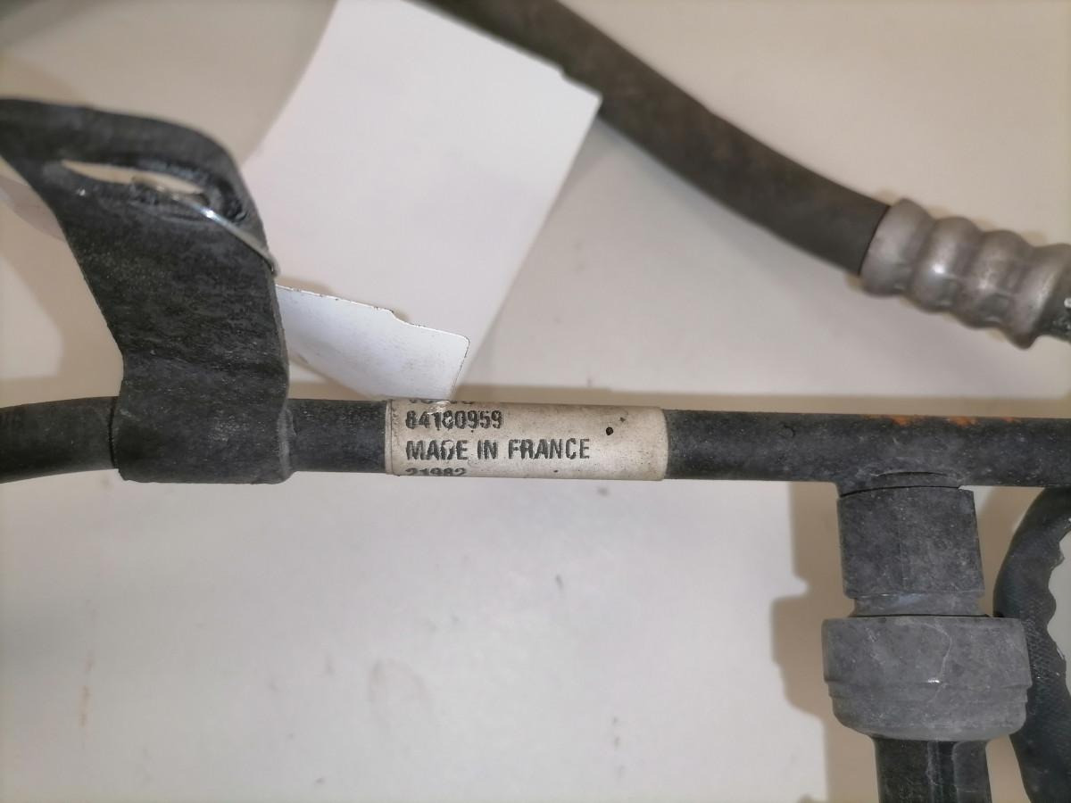 Volvo A/C pipe 84180959 - Chauffage/ Ventilation pour Camion: photos 5 Volvo A/C pipe 84180959 - Chauffage/ Ventilation pour Camion: photos 5