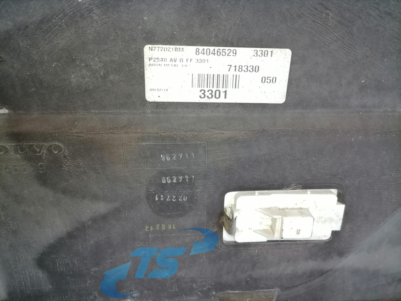 Volvo Air deflector 84046529 - Aérodynamique/ Spoilers pour Camion: photos 4 Volvo Air deflector 84046529 - Aérodynamique/ Spoilers pour Camion: photos 4