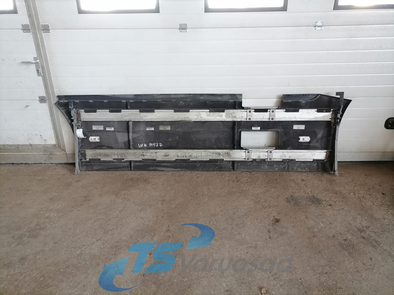 Volvo Air deflector 84046529 - Aérodynamique/ Spoilers pour Camion: photos 2 Volvo Air deflector 84046529 - Aérodynamique/ Spoilers pour Camion: photos 2