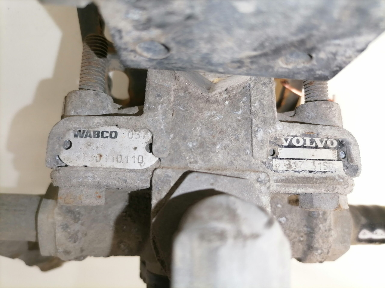 Volvo Air pressure control valve 3173150 - Valve de frein pour Camion: photos 3 Volvo Air pressure control valve 3173150 - Valve de frein pour Camion: photos 3