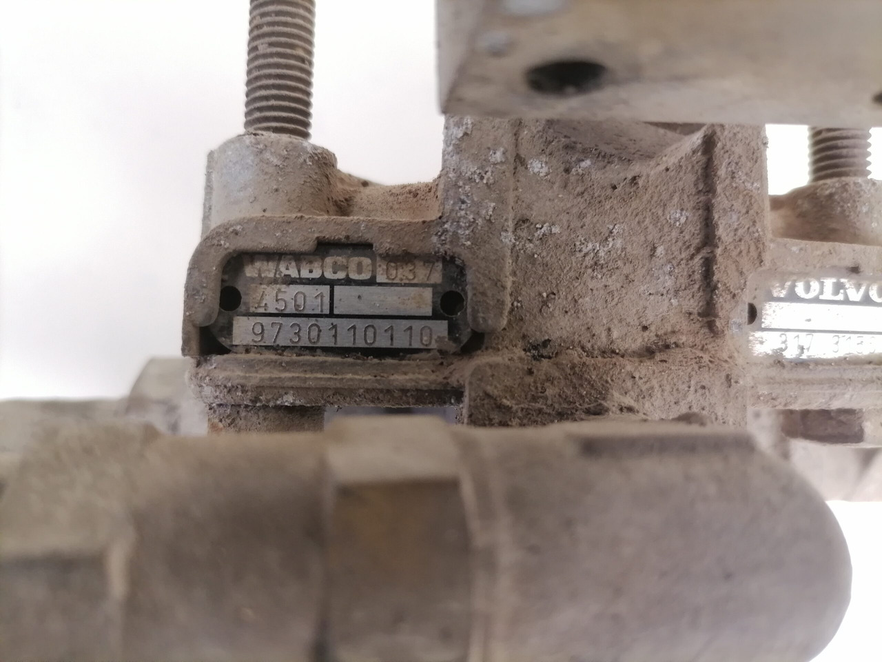 Volvo Air pressure control valve 3173150 - Valve de frein pour Camion: photos 3 Volvo Air pressure control valve 3173150 - Valve de frein pour Camion: photos 3