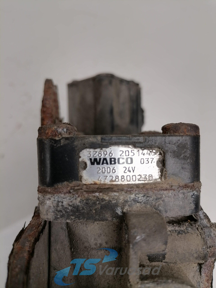Volvo Air suspension control valve, ECAS 2051445 - Valve de frein pour Camion: photos 3 Volvo Air suspension control valve, ECAS 2051445 - Valve de frein pour Camion: photos 3