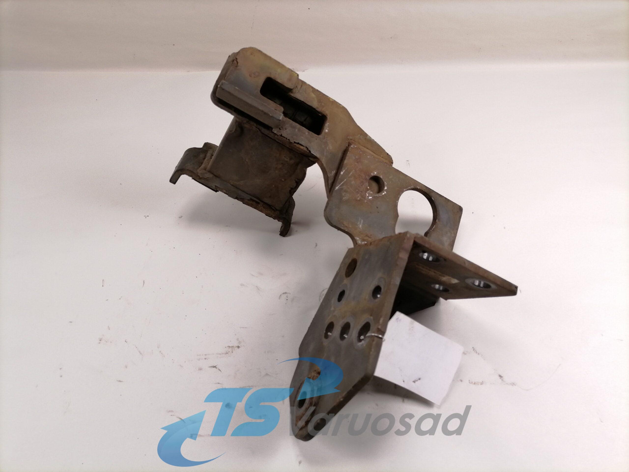 Volvo Bumper bracket 20499241 - Pare-chocs pour Camion: photos 2 Volvo Bumper bracket 20499241 - Pare-chocs pour Camion: photos 2