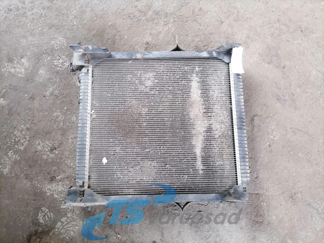 Volvo Cooling radiator 20810099 - Radiateur pour Camion: photos 2 Volvo Cooling radiator 20810099 - Radiateur pour Camion: photos 2