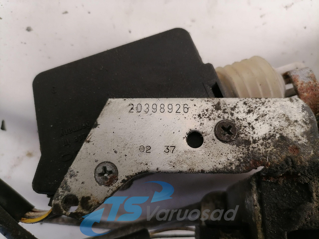 Volvo Door lock 20588326 - Portière et pièces pour Camion: photos 3 Volvo Door lock 20588326 - Portière et pièces pour Camion: photos 3