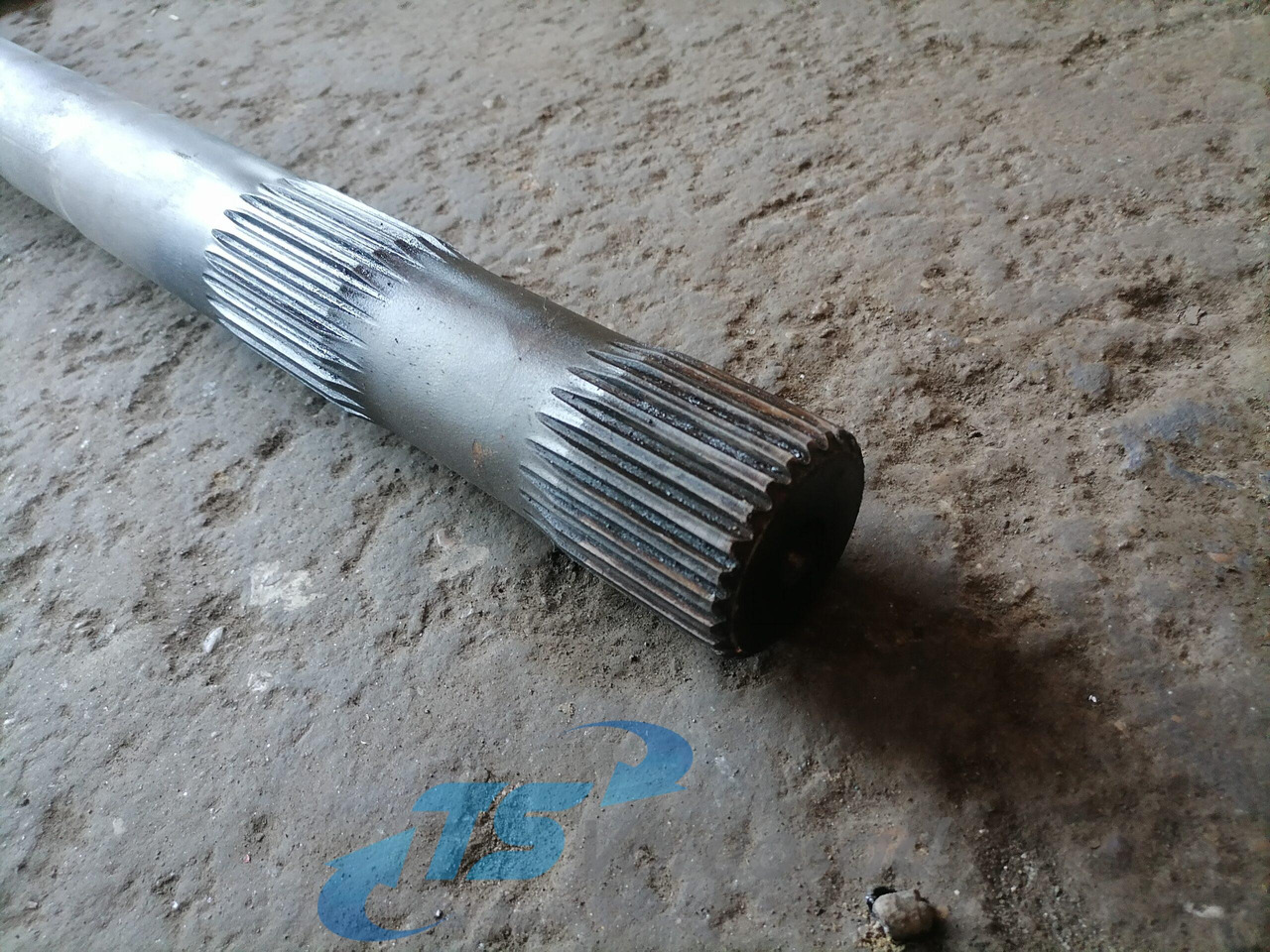 Volvo Drive shaft 1524628 - Demi arbre pour Camion: photos 2 Volvo Drive shaft 1524628 - Demi arbre pour Camion: photos 2