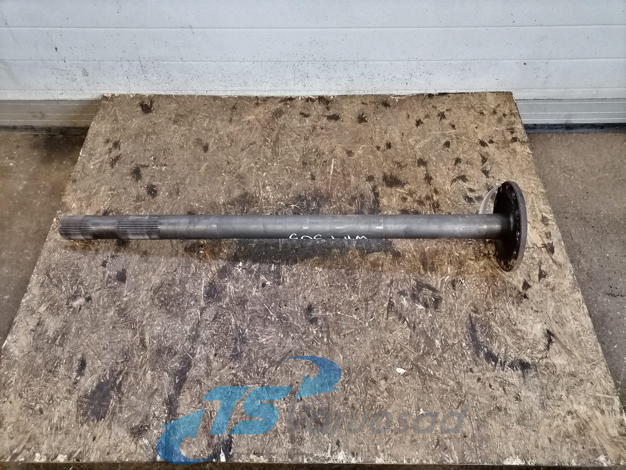 Volvo Drive shaft 8172097 - Demi arbre pour Camion: photos 1 Volvo Drive shaft 8172097 - Demi arbre pour Camion: photos 1
