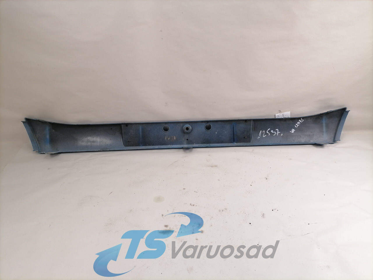 Volvo Front bumper cover plastic 82090733 - Aérodynamique/ Spoilers pour Camion: photos 2 Volvo Front bumper cover plastic 82090733 - Aérodynamique/ Spoilers pour Camion: photos 2