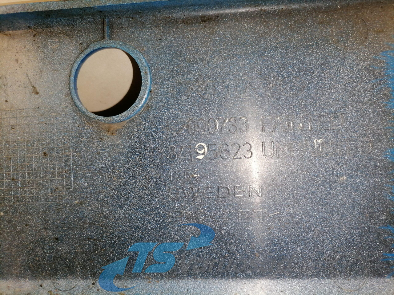 Volvo Front bumper cover plastic 82090733 - Aérodynamique/ Spoilers pour Camion: photos 3 Volvo Front bumper cover plastic 82090733 - Aérodynamique/ Spoilers pour Camion: photos 3