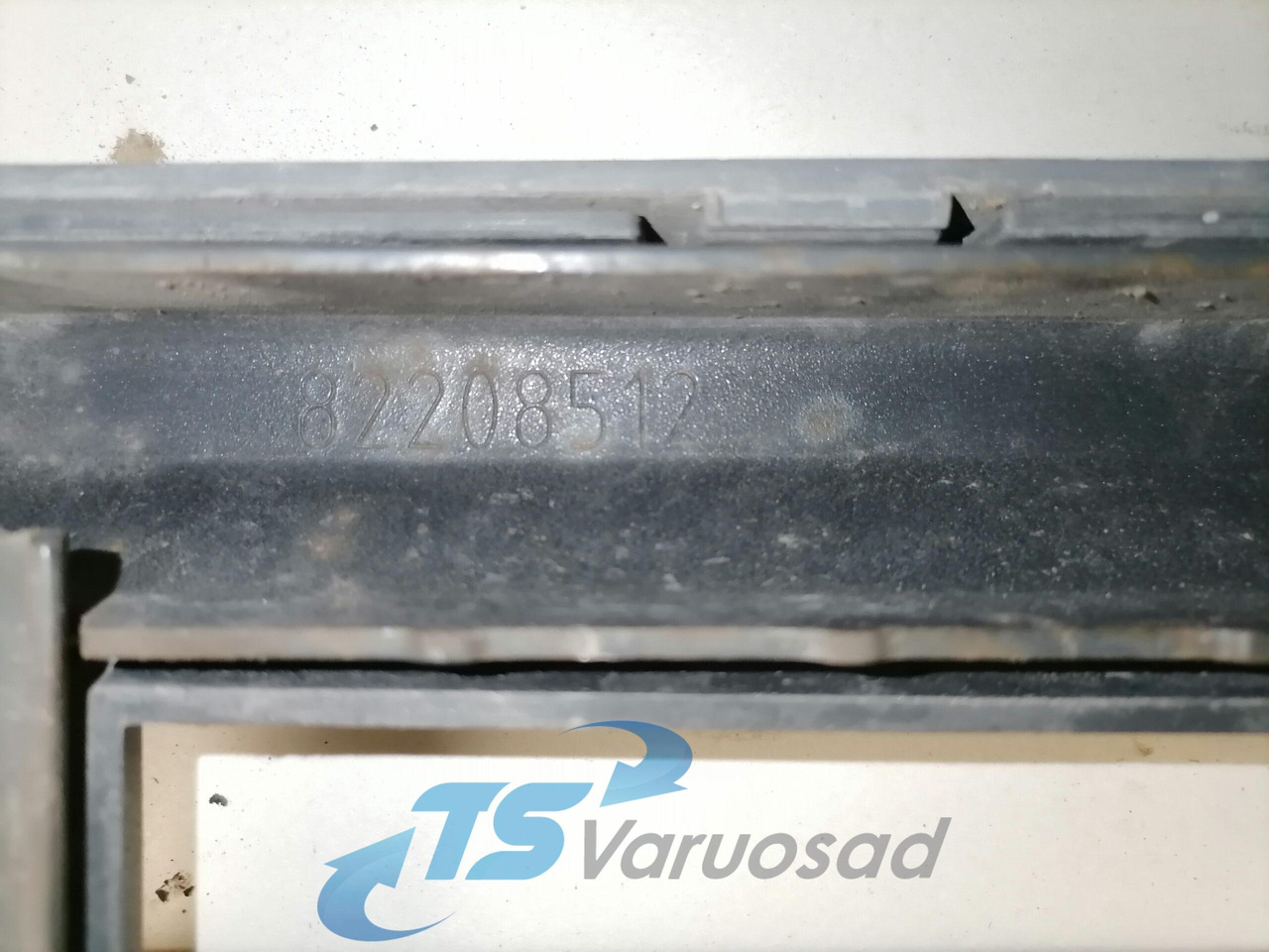 Volvo Grille panel 82208512 - Calandre pour Camion: photos 3 Volvo Grille panel 82208512 - Calandre pour Camion: photos 3