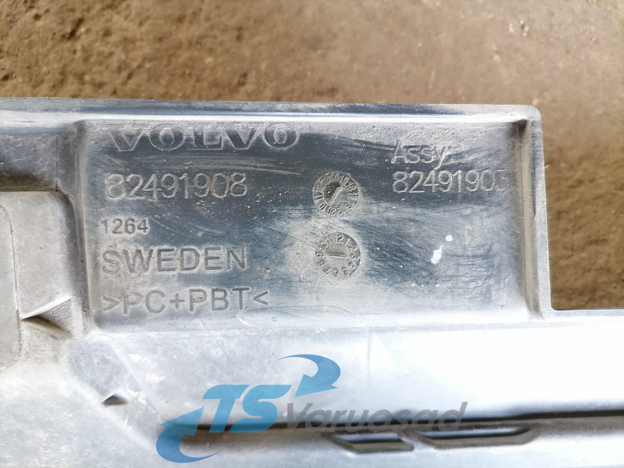 Volvo Grille panel 82491903 - Calandre pour Camion: photos 3 Volvo Grille panel 82491903 - Calandre pour Camion: photos 3