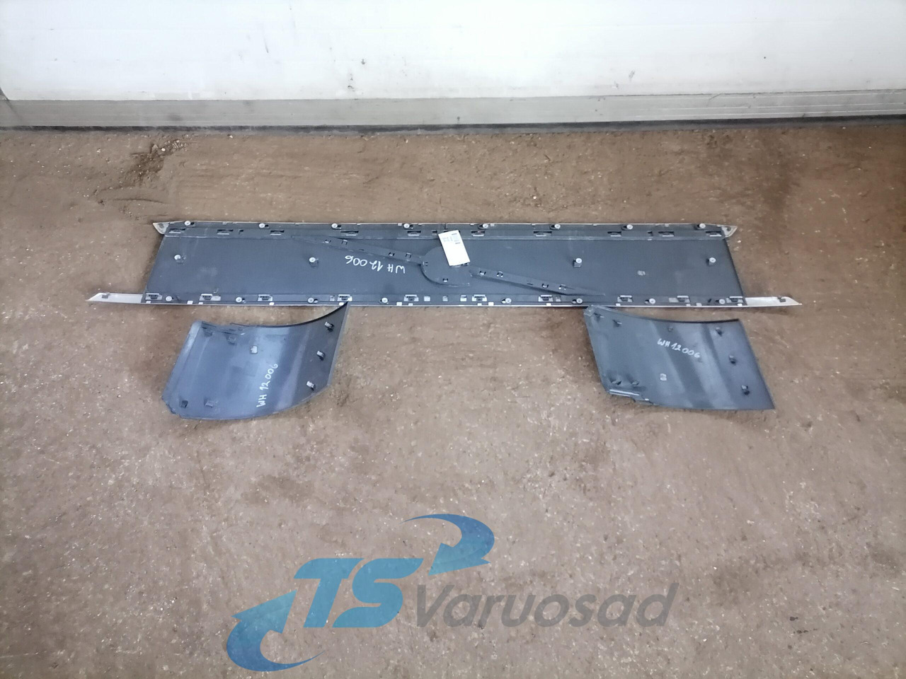 Volvo Grille panel 84027588 - Calandre pour Camion: photos 2 Volvo Grille panel 84027588 - Calandre pour Camion: photos 2