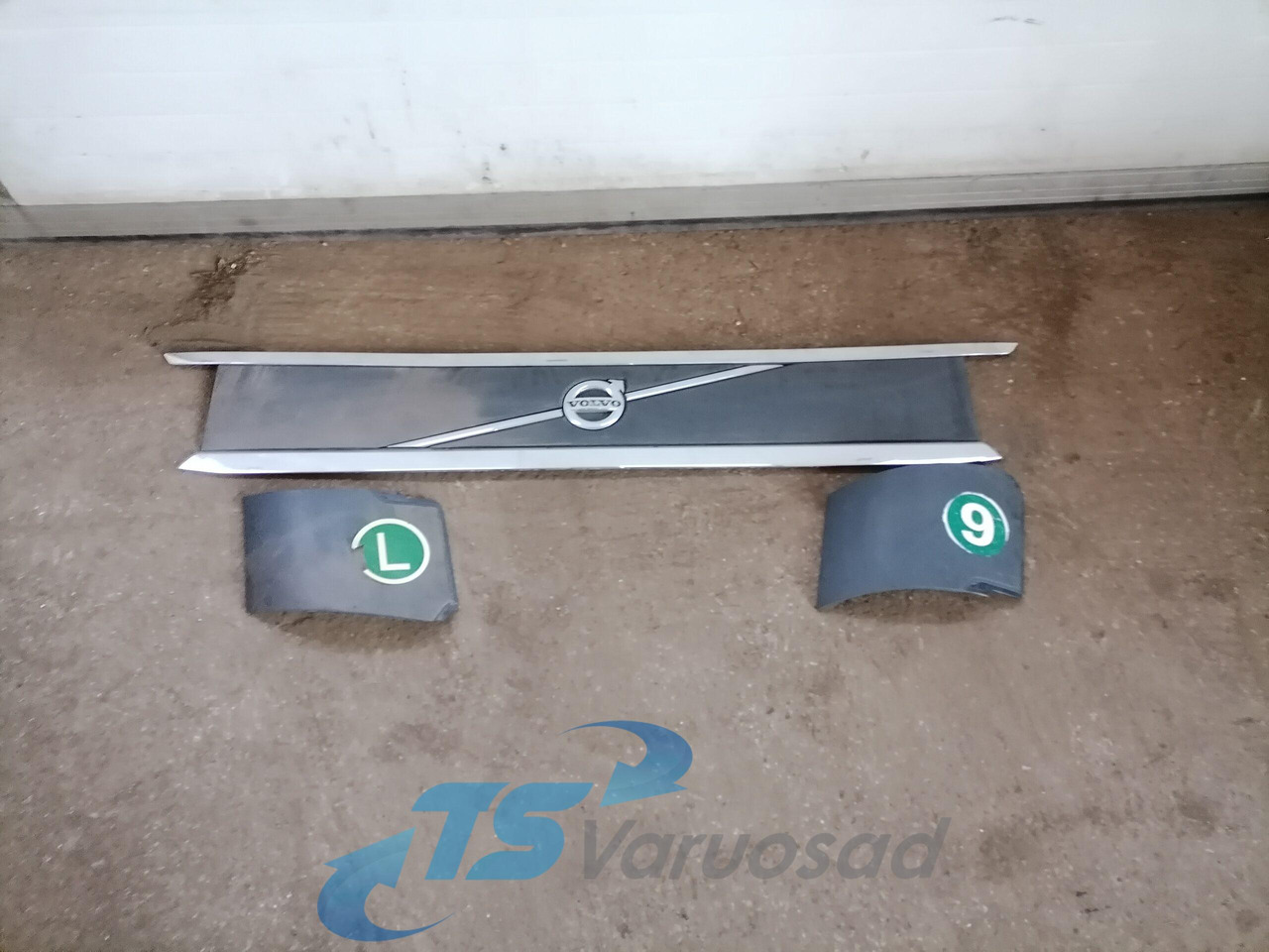 Volvo Grille panel 84027588 - Calandre pour Camion: photos 1 Volvo Grille panel 84027588 - Calandre pour Camion: photos 1