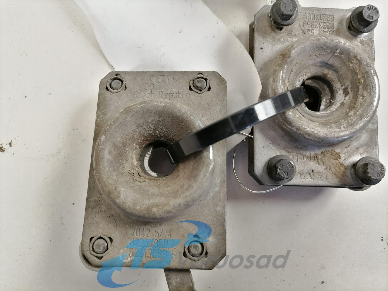 Volvo Iluvõre lukk 20425414 - Calandre pour Camion: photos 3 Volvo Iluvõre lukk 20425414 - Calandre pour Camion: photos 3