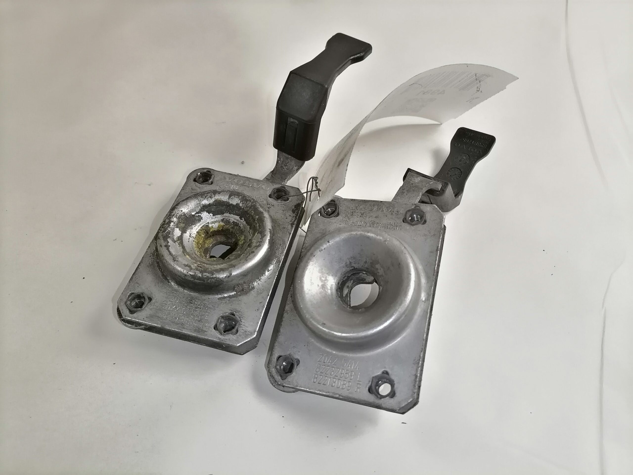 Volvo Iluvõre lukk 82232959 - Calandre pour Camion: photos 3 Volvo Iluvõre lukk 82232959 - Calandre pour Camion: photos 3