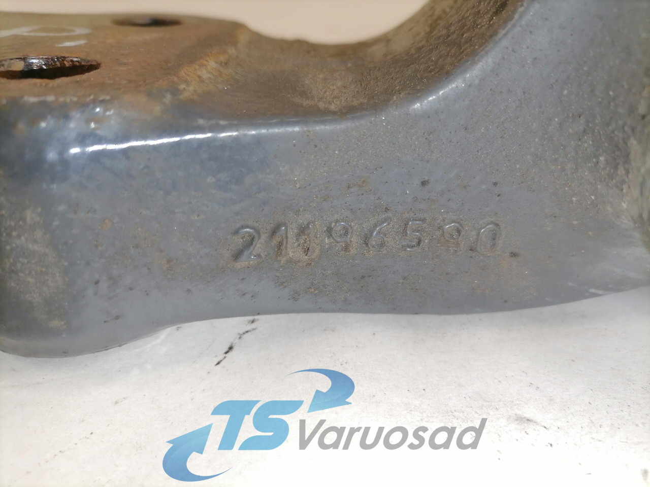 Volvo Kabiini kandur, tagumine 21196590 - Suspension de cabine pour Camion: photos 4 Volvo Kabiini kandur, tagumine 21196590 - Suspension de cabine pour Camion: photos 4