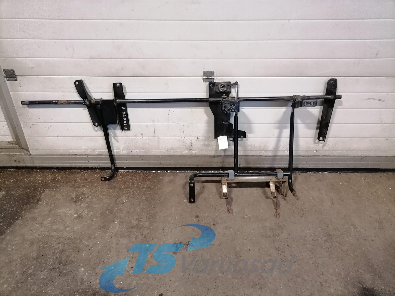 Volvo Kabiini tuulesuunaja kandur 82211420 - Aérodynamique/ Spoilers pour Camion: photos 1 Volvo Kabiini tuulesuunaja kandur 82211420 - Aérodynamique/ Spoilers pour Camion: photos 1