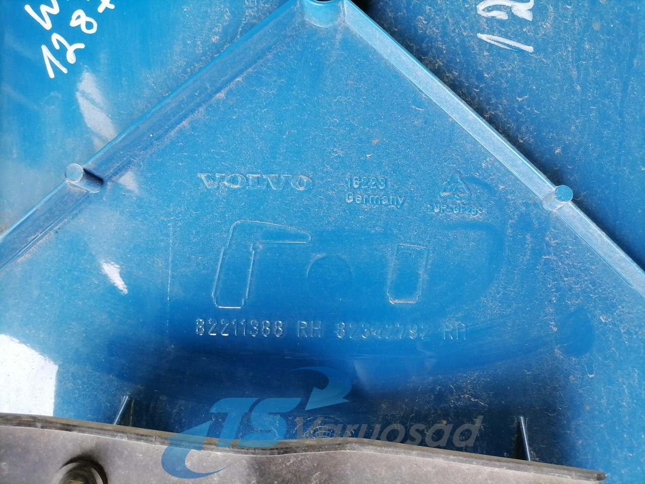 Volvo Kabiini tuulesuunaja, ülemine parem 82211388 - Aérodynamique/ Spoilers pour Camion: photos 4 Volvo Kabiini tuulesuunaja, ülemine parem 82211388 - Aérodynamique/ Spoilers pour Camion: photos 4