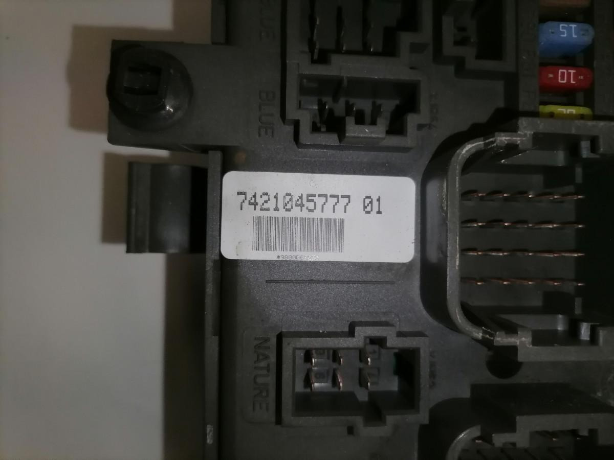 Volvo Kaitsmepaneel 7421045777 - Fusible pour Camion: photos 5 Volvo Kaitsmepaneel 7421045777 - Fusible pour Camion: photos 5