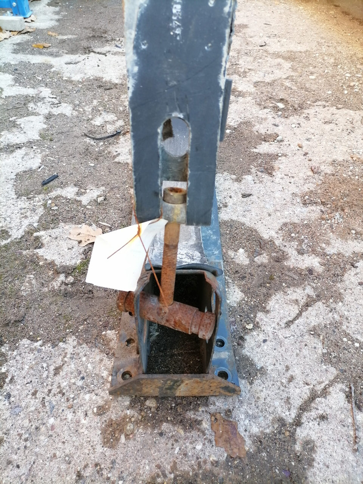 Volvo Kütusepaagi kandur, Volvo 20721537 - Réservoir de carburant pour Camion: photos 4 Volvo Kütusepaagi kandur, Volvo 20721537 - Réservoir de carburant pour Camion: photos 4