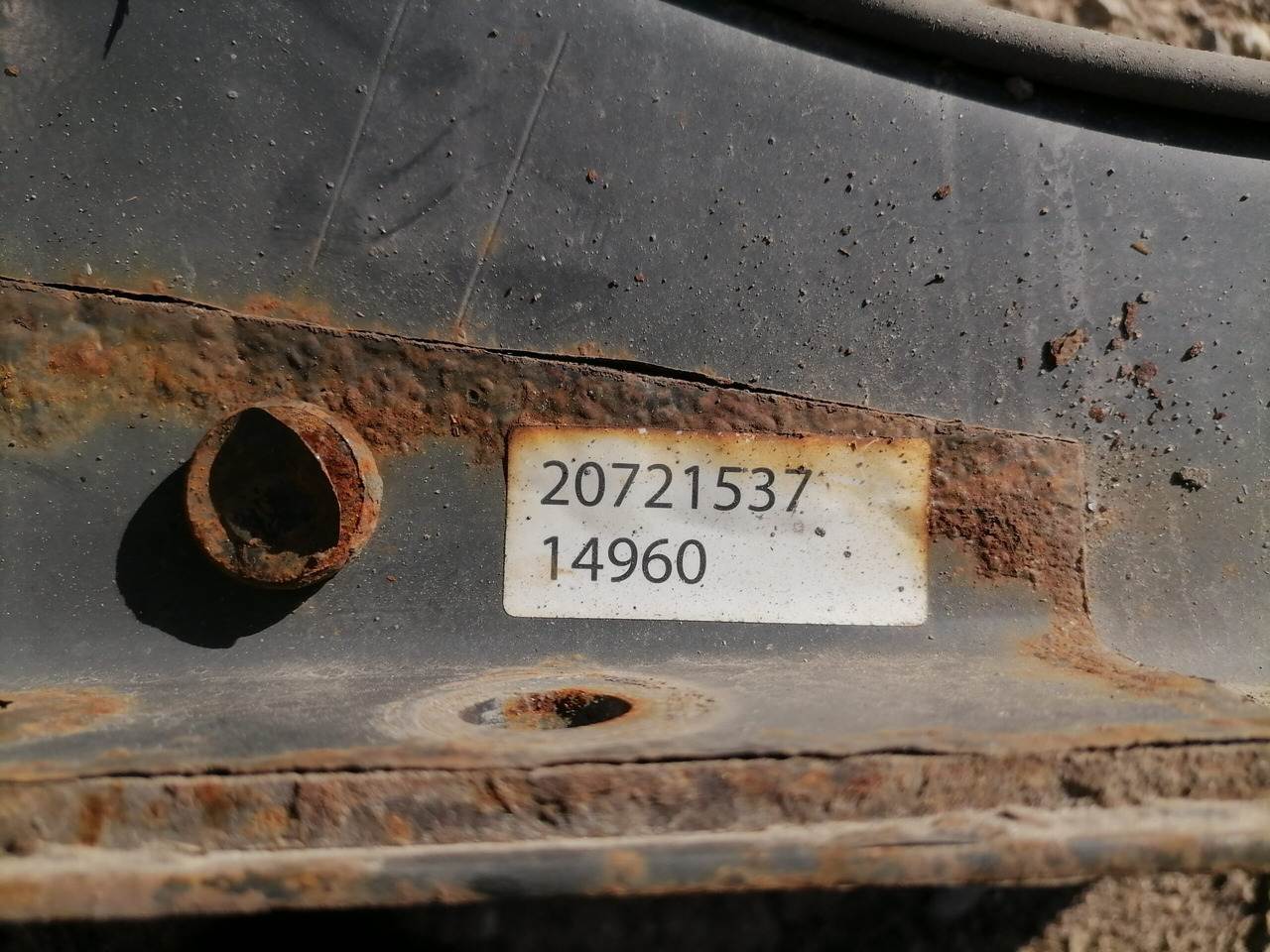 Volvo Kütusepaagi kandur, Volvo 20721537 - Réservoir de carburant pour Camion: photos 2 Volvo Kütusepaagi kandur, Volvo 20721537 - Réservoir de carburant pour Camion: photos 2