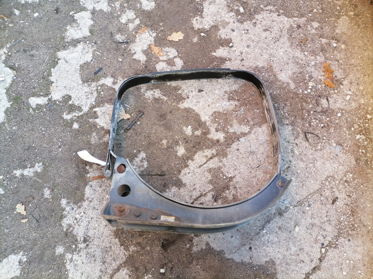 Volvo Kütusepaagi kandur, Volvo 20721537 - Réservoir de carburant pour Camion: photos 1 Volvo Kütusepaagi kandur, Volvo 20721537 - Réservoir de carburant pour Camion: photos 1