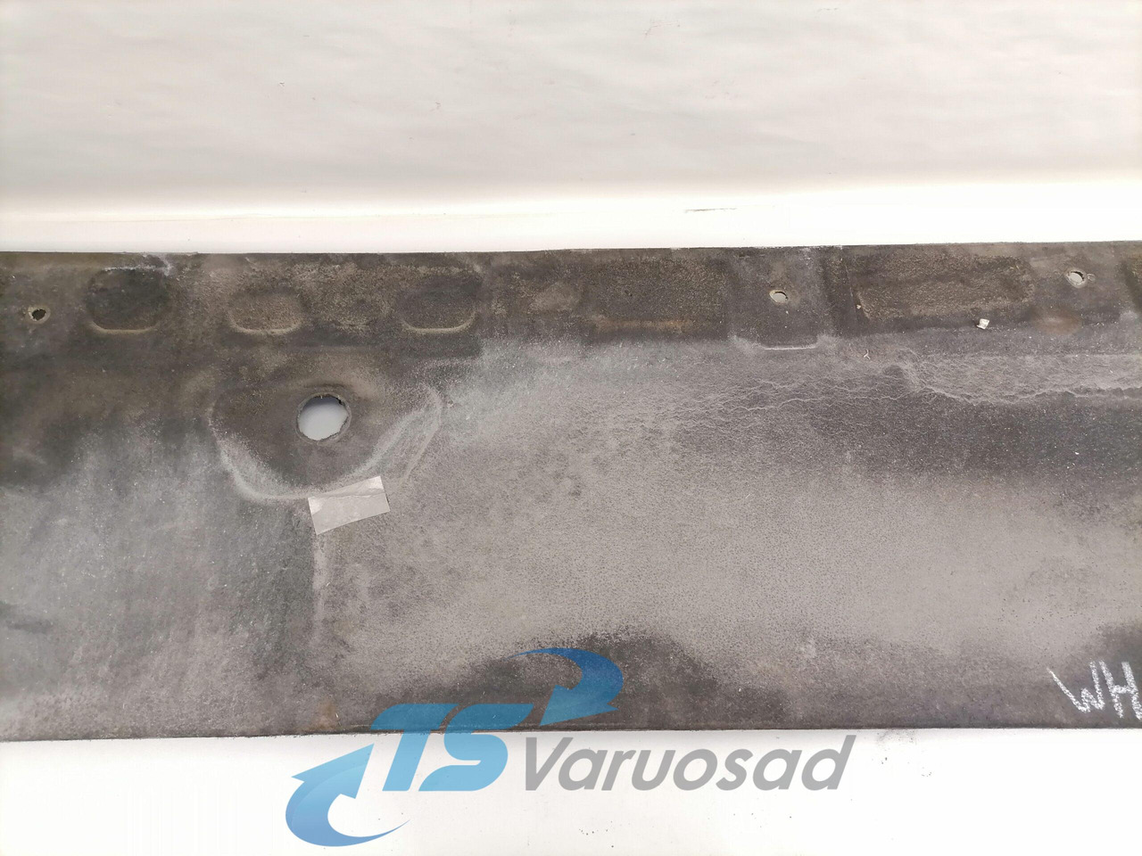 Volvo Noise reduction mat under the cab 21145675 - Pièce universelle pour Camion: photos 4 Volvo Noise reduction mat under the cab 21145675 - Pièce universelle pour Camion: photos 4