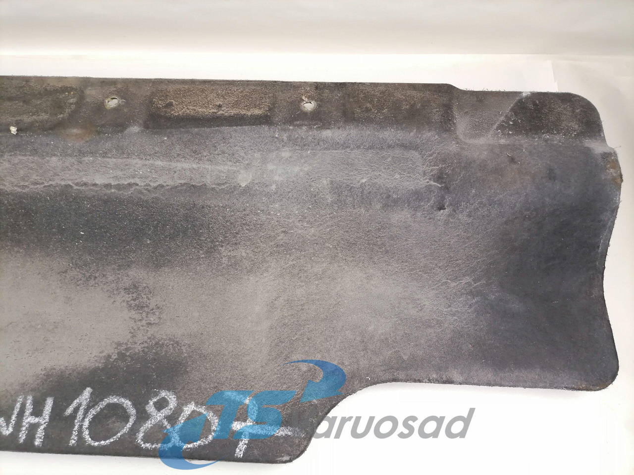 Volvo Noise reduction mat under the cab 21145675 - Pièce universelle pour Camion: photos 3 Volvo Noise reduction mat under the cab 21145675 - Pièce universelle pour Camion: photos 3