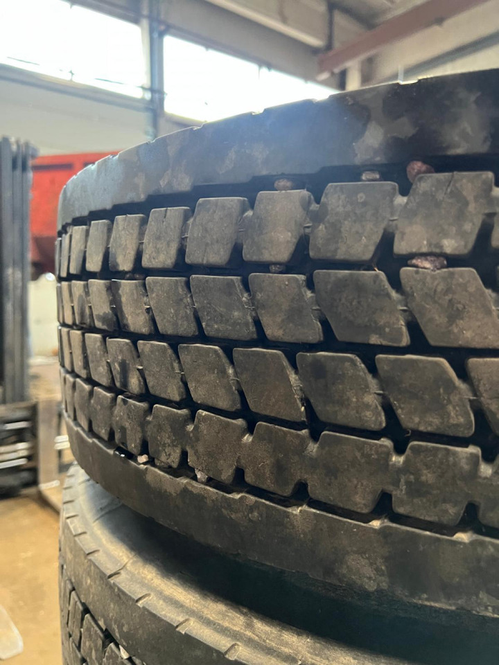 Volvo Sailun S637+ 285/70 R19,5 28570R195 - Pneus et jantes pour Camion: photos 3 Volvo Sailun S637+ 285/70 R19,5 28570R195 - Pneus et jantes pour Camion: photos 3