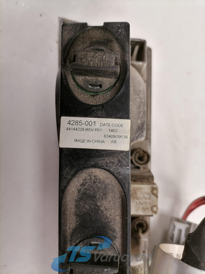 Volvo Salongi valgusti 84144229 - Pièce universelle pour Camion: photos 3 Volvo Salongi valgusti 84144229 - Pièce universelle pour Camion: photos 3