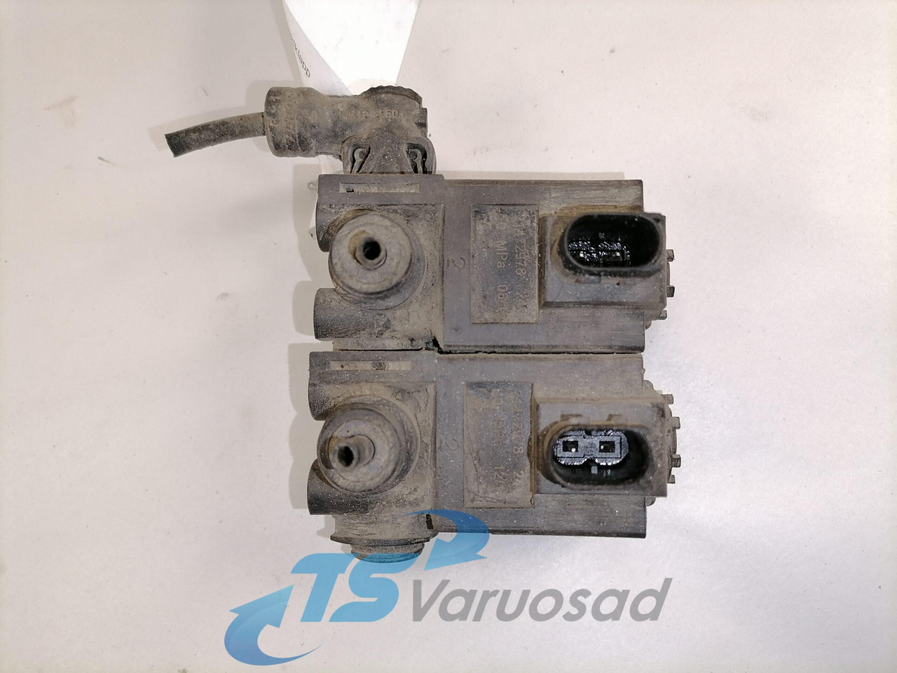 Volvo Solenoid valve 21472978 - Valve de frein pour Camion: photos 3 Volvo Solenoid valve 21472978 - Valve de frein pour Camion: photos 3