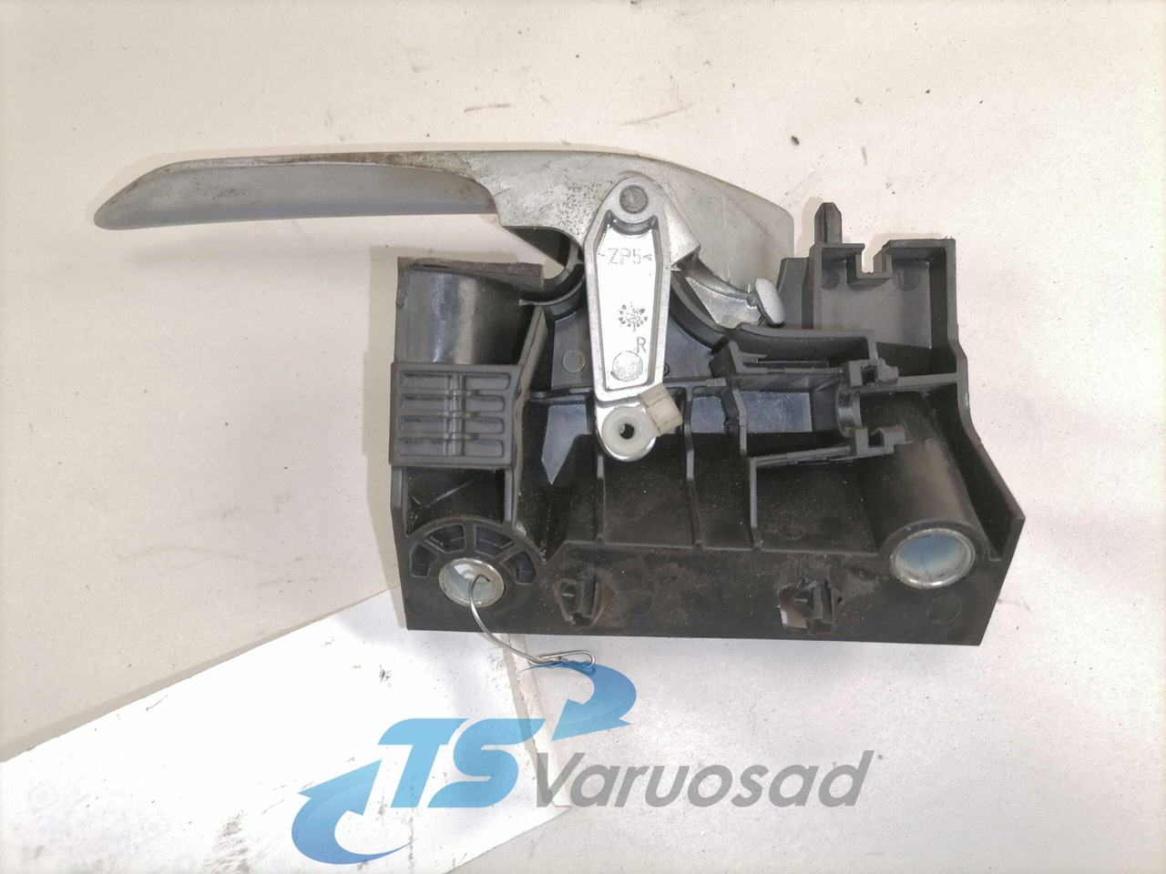 Volvo Ukselink, sisemine parem 84012027 - Portière et pièces pour Camion: photos 2 Volvo Ukselink, sisemine parem 84012027 - Portière et pièces pour Camion: photos 2