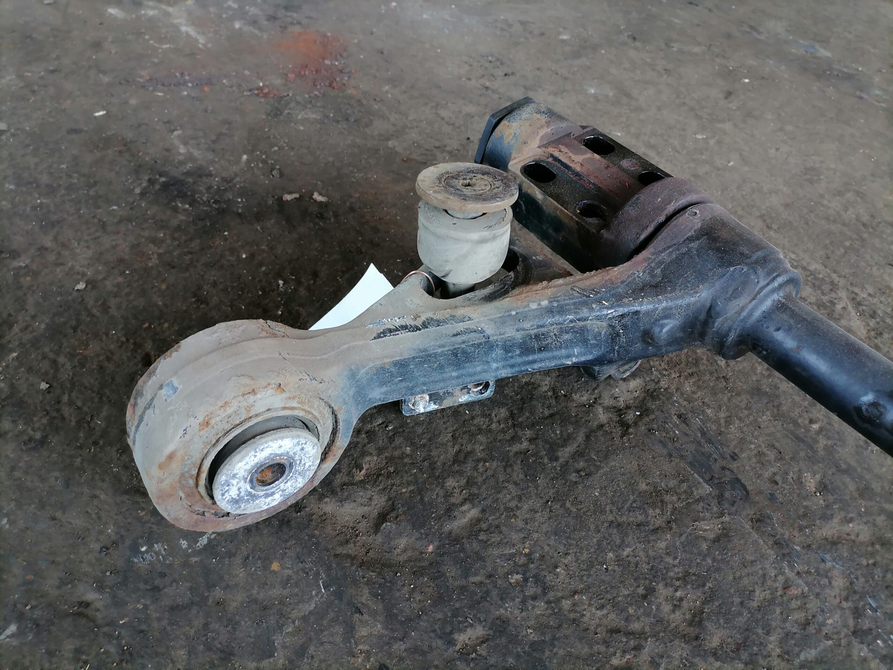 Volvo Volvo FH kabiini torsioonvarras 3198853 - Suspension de cabine pour Camion: photos 4 Volvo Volvo FH kabiini torsioonvarras 3198853 - Suspension de cabine pour Camion: photos 4
