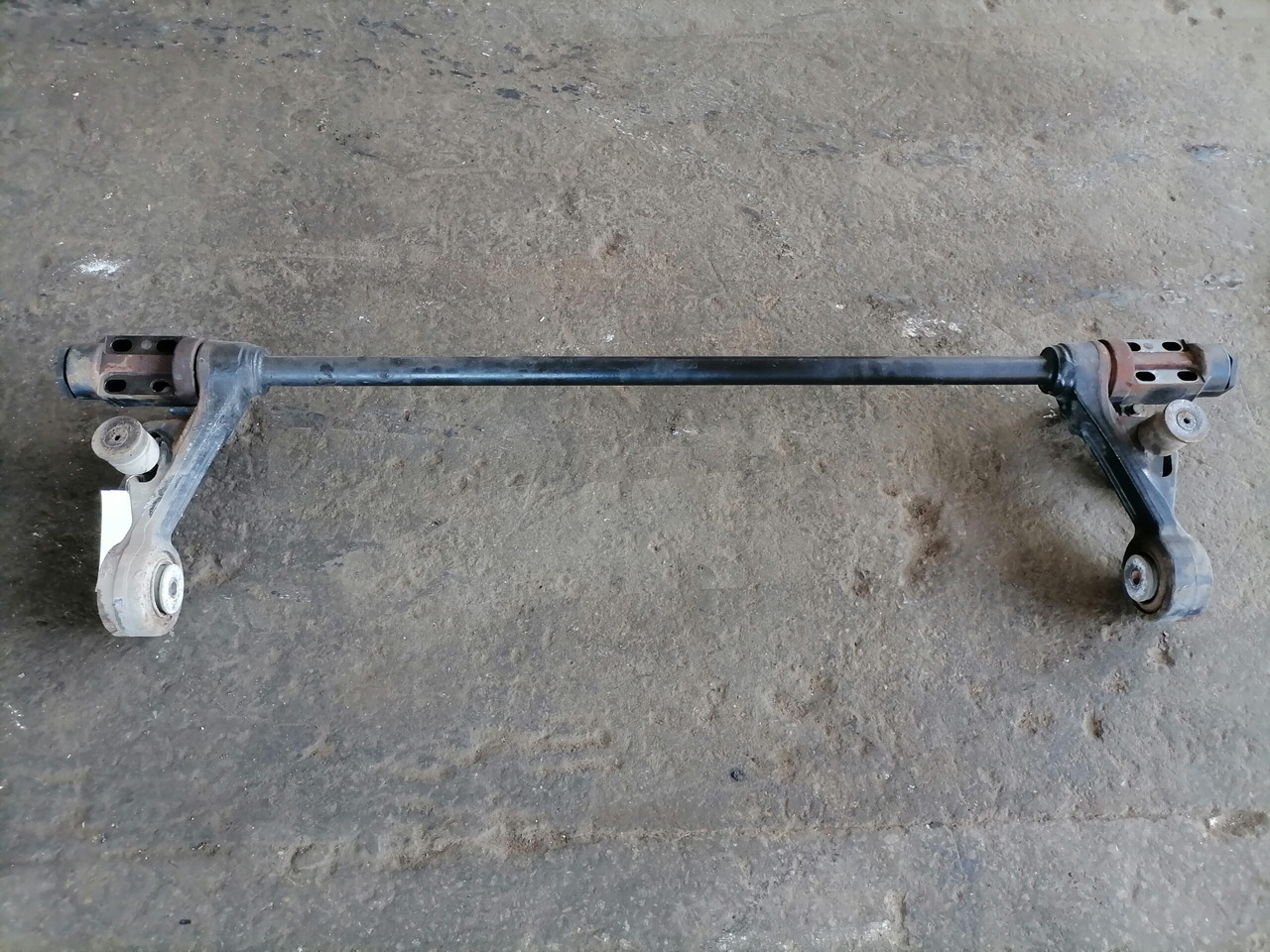 Volvo Volvo FH kabiini torsioonvarras 3198853 - Suspension de cabine pour Camion: photos 2 Volvo Volvo FH kabiini torsioonvarras 3198853 - Suspension de cabine pour Camion: photos 2