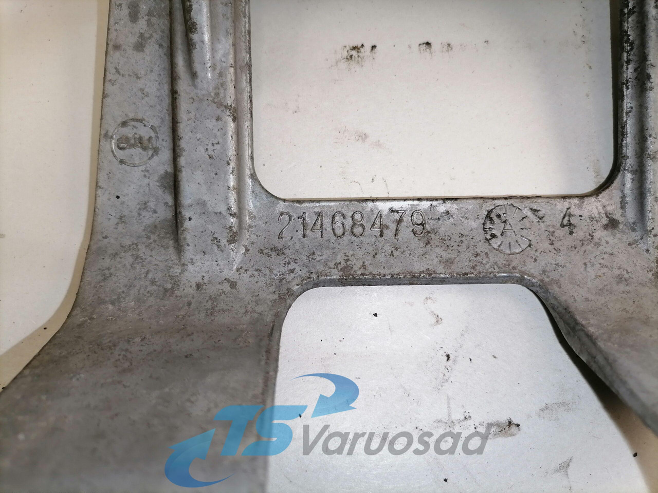 Volvo Volvo roolisüsteemi õlimahuti kandur 21468479 - Tuyau de direction pour Camion: photos 2 Volvo Volvo roolisüsteemi õlimahuti kandur 21468479 - Tuyau de direction pour Camion: photos 2