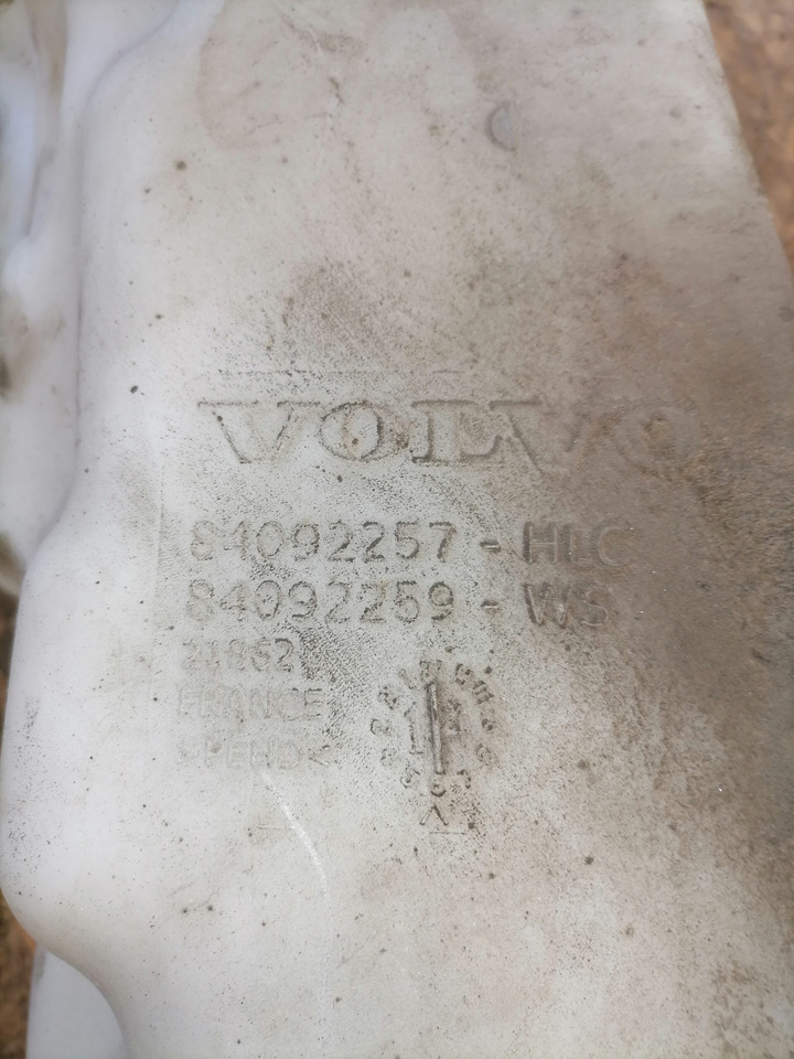 Volvo Windscreen washer fluid tank 84092259 - Essuie-glace pour Camion: photos 3 Volvo Windscreen washer fluid tank 84092259 - Essuie-glace pour Camion: photos 3