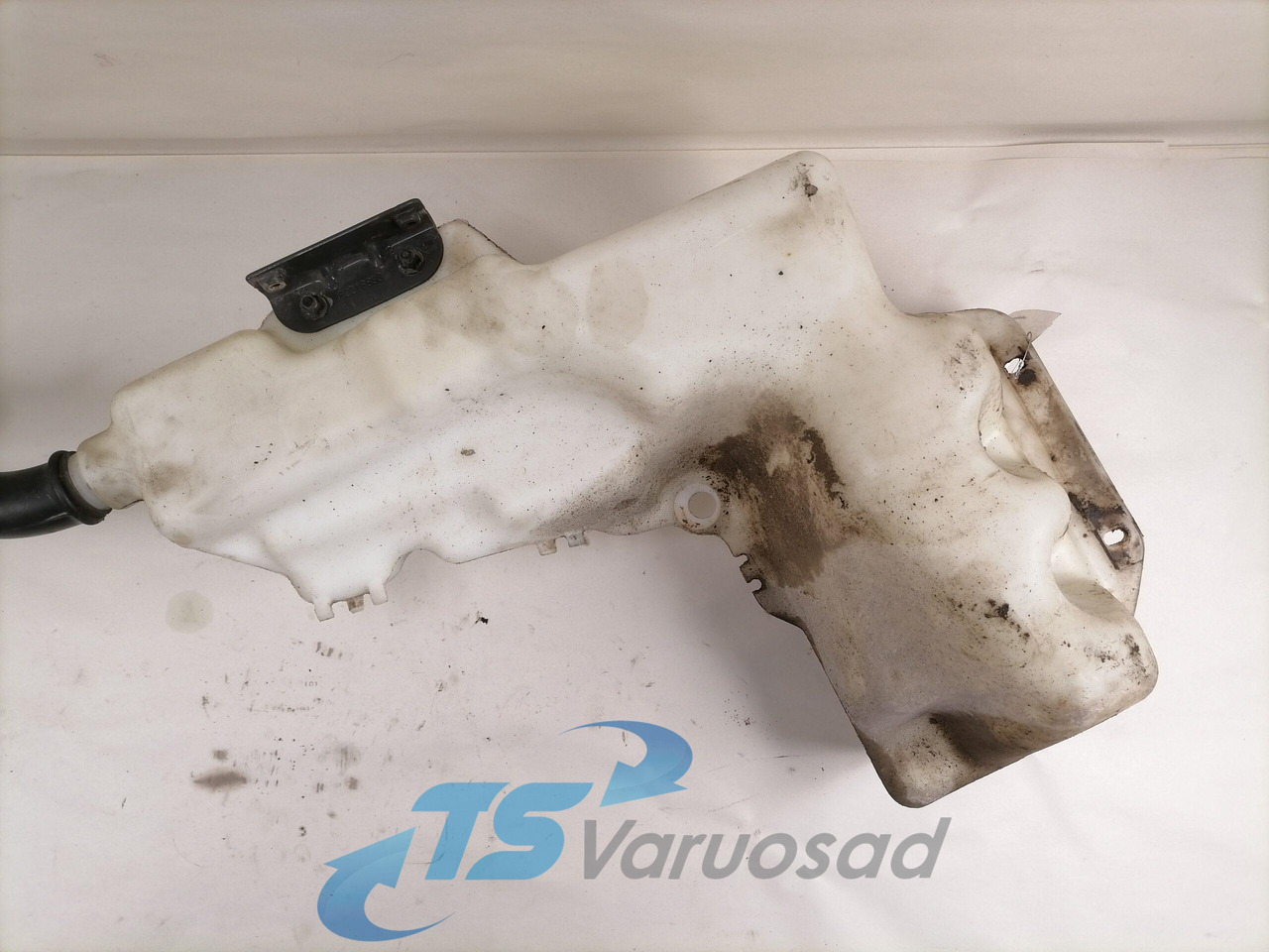 Volvo Windscreen washer fluid tank 84092259 - Essuie-glace pour Camion: photos 5 Volvo Windscreen washer fluid tank 84092259 - Essuie-glace pour Camion: photos 5