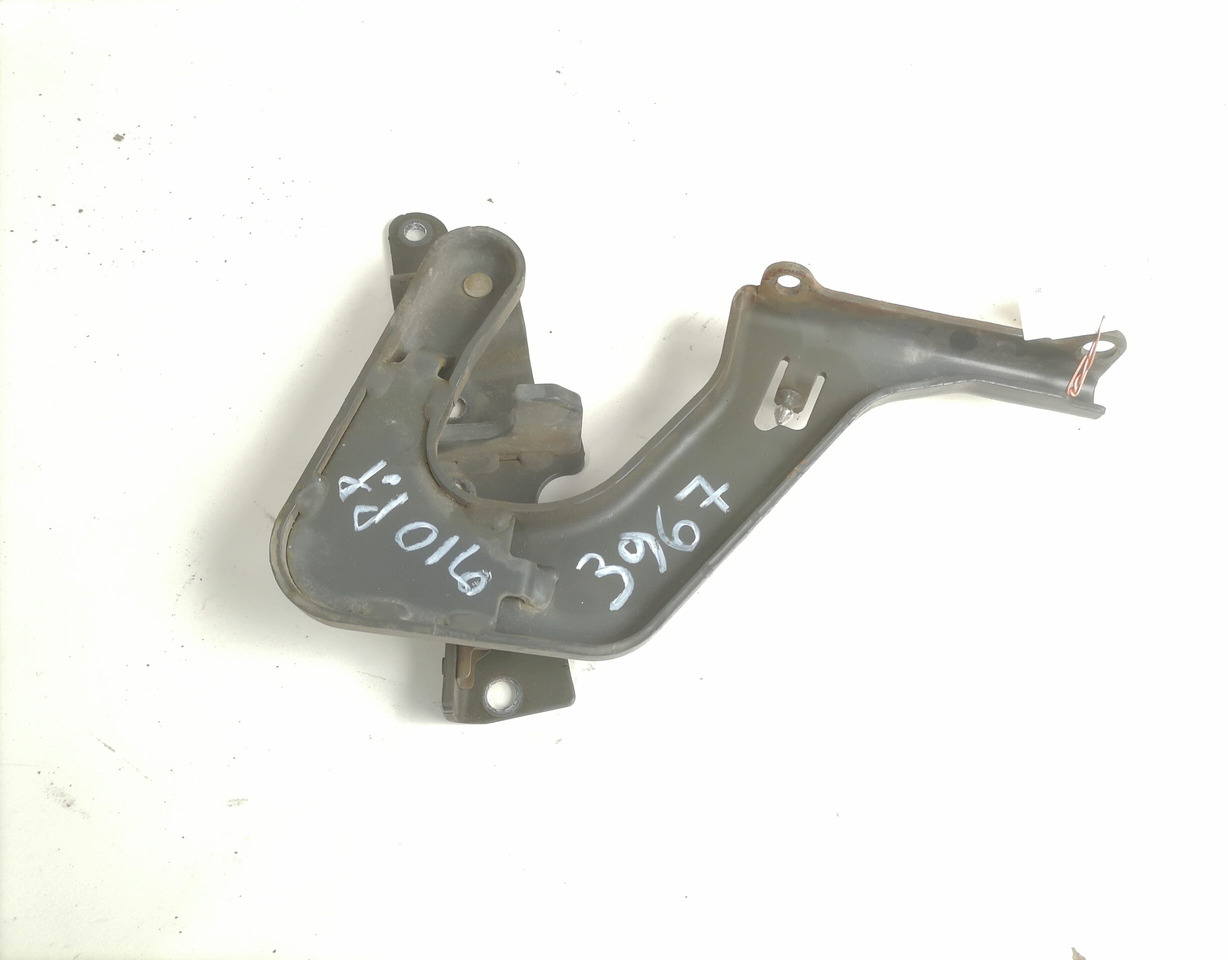 Volvo lower grille carrier hinge 84104144 - Calandre pour Camion: photos 2 Volvo lower grille carrier hinge 84104144 - Calandre pour Camion: photos 2