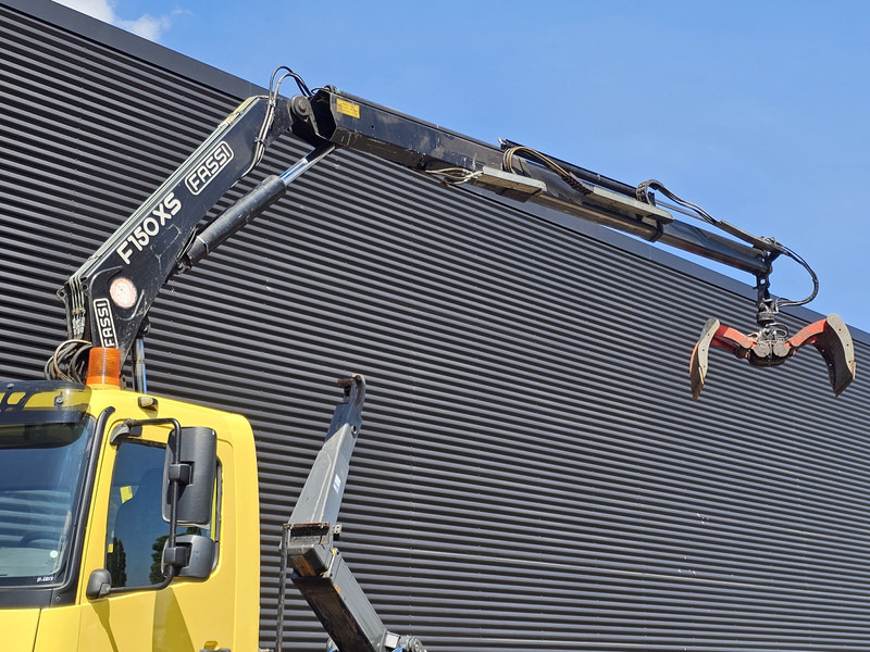 Mercedes-Benz AXOR 1823 4X4 / FASSI CRANE + HOOKLIFT / SPRING SUSPENSION - Camion ampliroll, Camion grue: photos 2 Mercedes-Benz AXOR 1823 4X4 / FASSI CRANE + HOOKLIFT / SPRING SUSPENSION - Camion ampliroll, Camion grue: photos 2