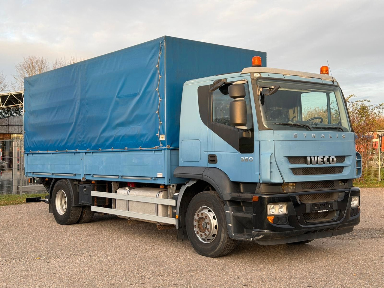 Iveco 190S36/9 Stralis Pritsche & Hebebühne 3 to. TOP - Camion à rideaux coulissants: photos 3 Iveco 190S36/9 Stralis Pritsche & Hebebühne 3 to. TOP - Camion à rideaux coulissants: photos 3