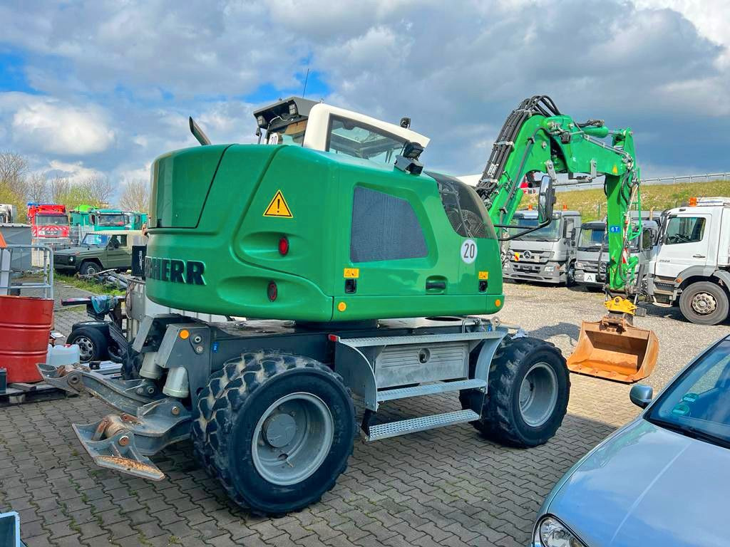 Liebherr A 912 Compact 3X Löffel 3 X Buckets Liebherr A 912 Compact guter Zustand - Pelle sur pneus: photos 5 Liebherr A 912 Compact 3X Löffel 3 X Buckets Liebherr A 912 Compact guter Zustand - Pelle sur pneus: photos 5