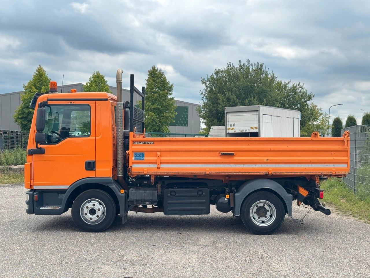 MAN 8.220 4x2 Meiller 3S. Kipper AHK Sperrdiff. TOP - Camion benne: photos 3 MAN 8.220 4x2 Meiller 3S. Kipper AHK Sperrdiff. TOP - Camion benne: photos 3