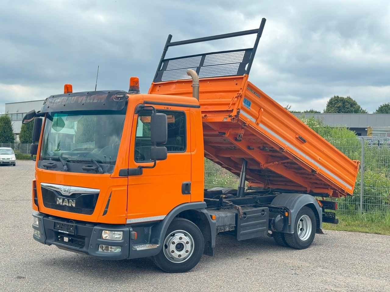 MAN 8.220 4x2 Meiller 3S. Kipper AHK Sperrdiff. TOP - Camion benne: photos 1 MAN 8.220 4x2 Meiller 3S. Kipper AHK Sperrdiff. TOP - Camion benne: photos 1