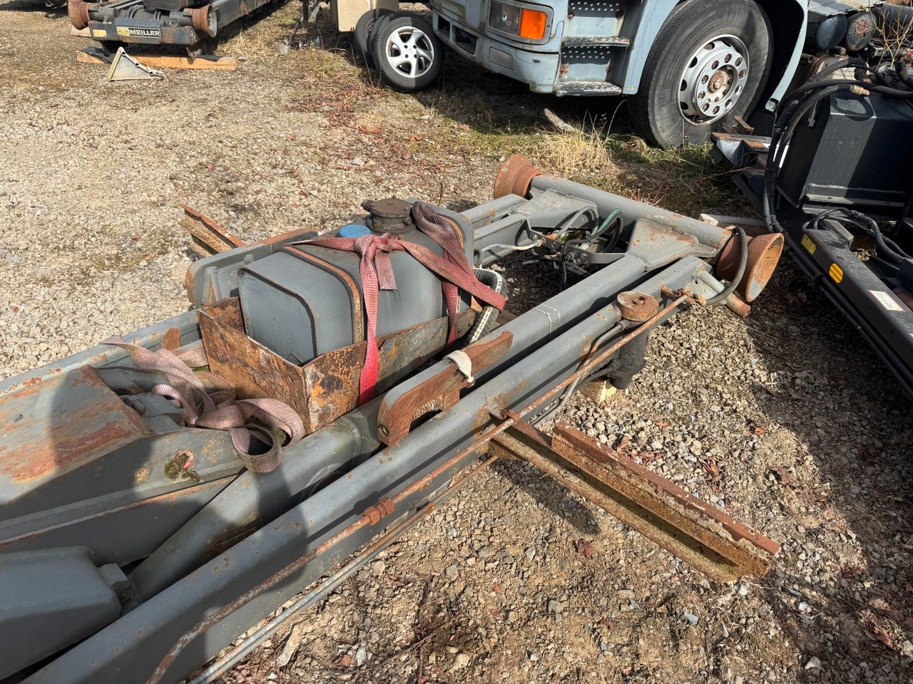 Meiller Abrollaufbau für 6X4 mit 3,90   Radstand - Camion ampliroll: photos 5 Meiller Abrollaufbau für 6X4 mit 3,90   Radstand - Camion ampliroll: photos 5