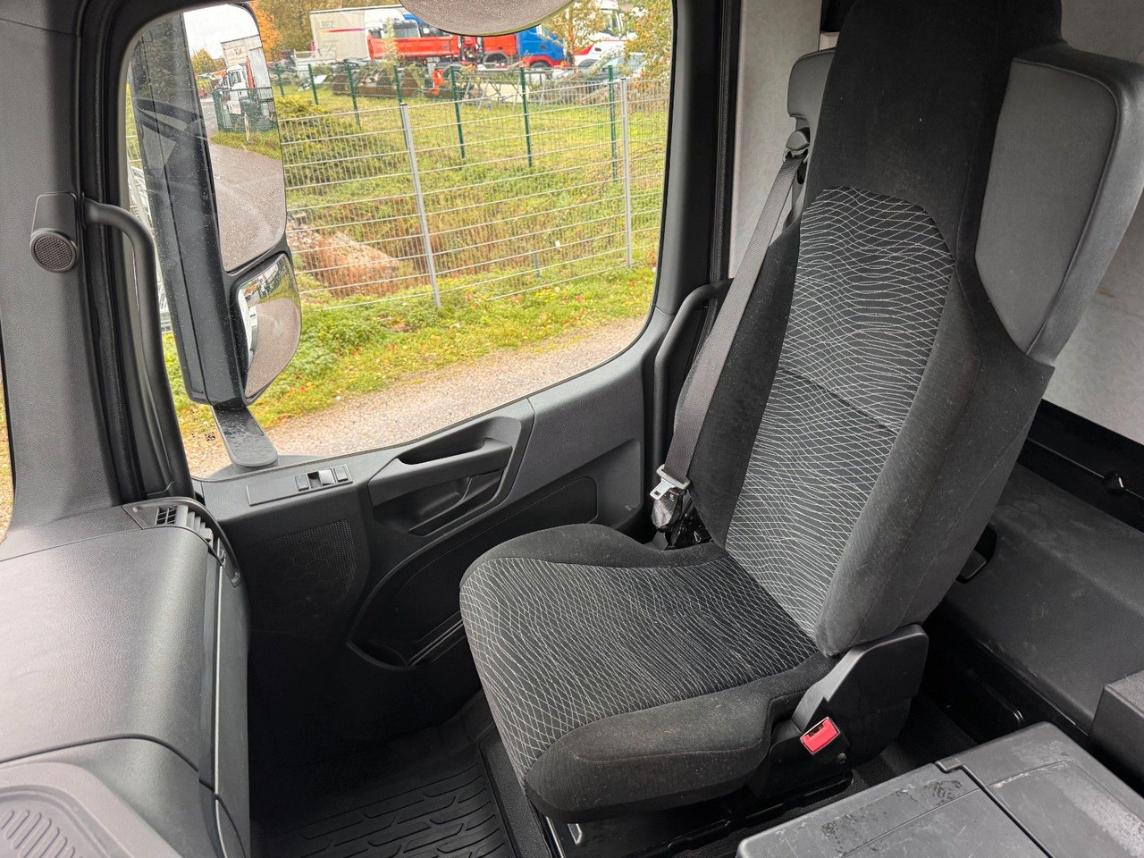 Mercedes-Benz 3748 8X4 Meiller Abroller mit Funk Top  Zustand - Camion ampliroll: photos 5 Mercedes-Benz 3748 8X4 Meiller Abroller mit Funk Top  Zustand - Camion ampliroll: photos 5